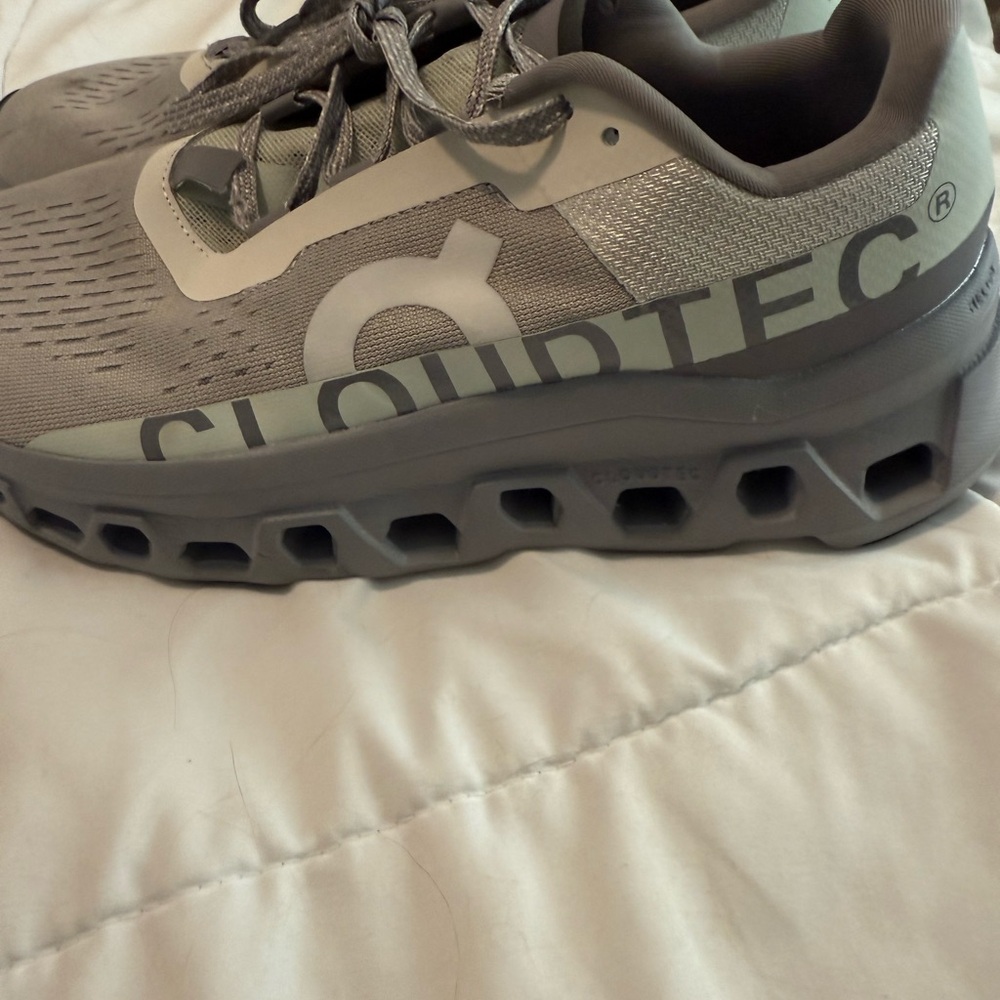 On Running Women's dupe Shoes - Gray